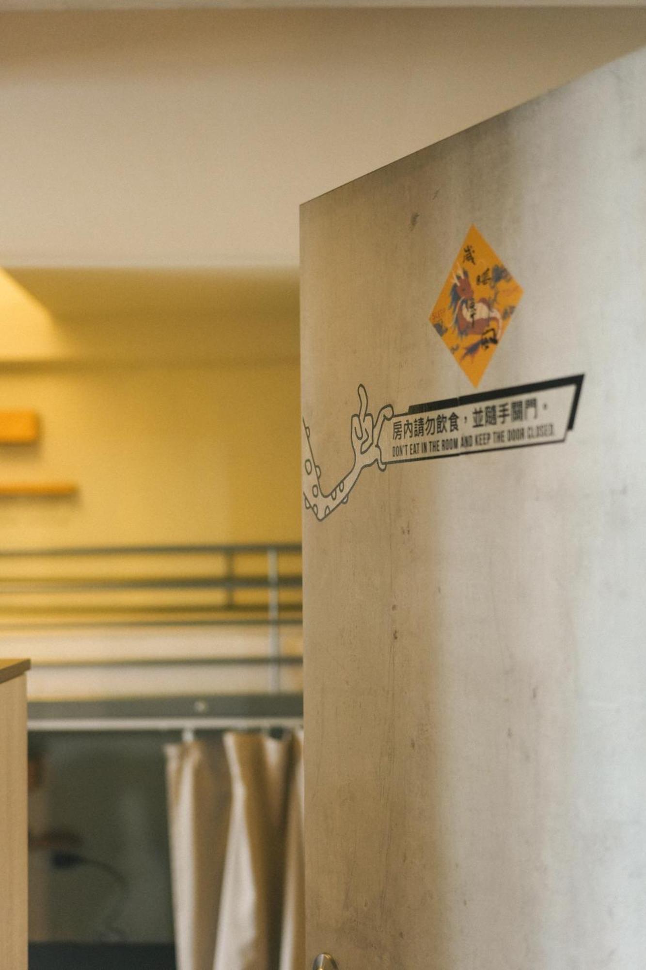 Loft18 Hostel ไถหนาน ภายนอก รูปภาพ