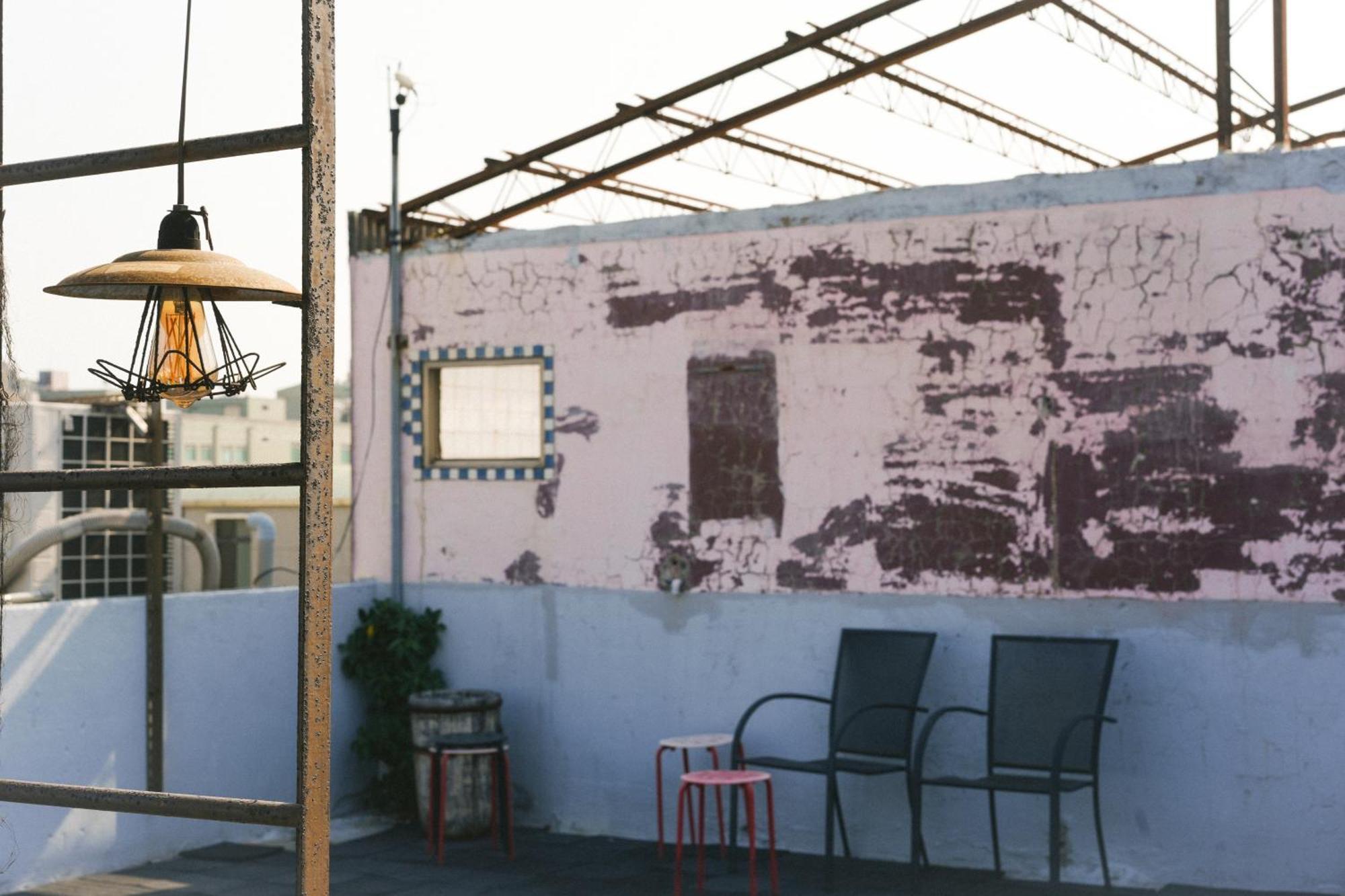 Loft18 Hostel ไถหนาน ภายนอก รูปภาพ